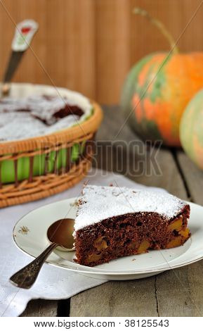 Torta al cioccolato con pezzi di zucca