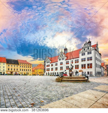 Splendid Autumn View Of Torgau Rathaus And Famous Fountain. Picturesque View Of Torgau Town On The B