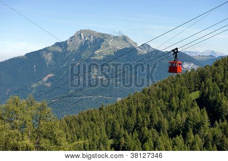 Seilbahn In den Alpen