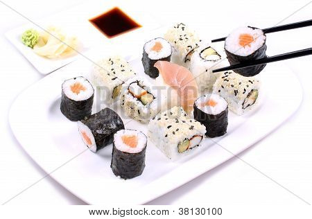 กินซูชิกับตะเกียบ