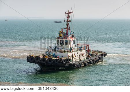 Mormugao, Goa, India - November 23, 2019: Tug Boat Ocean Spirit Works In The Port Of Mormugao In Goa