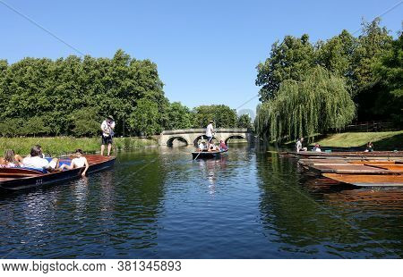 Cambridge, Uk 31 July 2020: Punting Along The Backs Of The Colleges On The River Cam In Cambridge