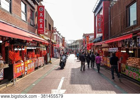 Chinatown, Incheon, South Korea - April 11, 2019: Incheon's Chinatown, The Largest Chinatown In Sout