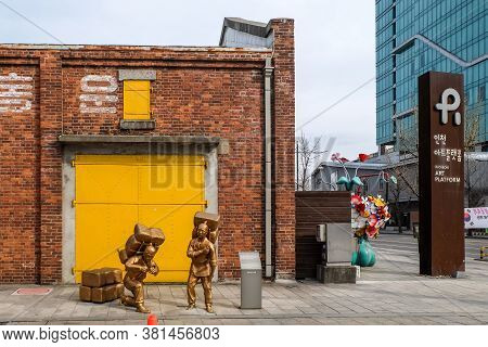 Chinatown, Incheon, South Korea - April 11, 2019: Incheon's Chinatown, The Largest Chinatown In Sout