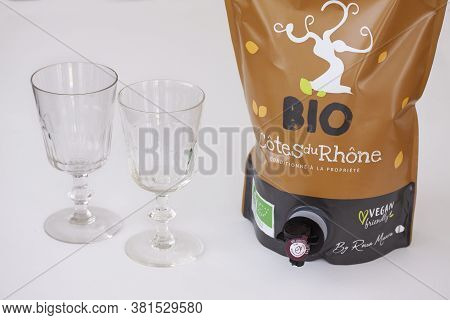 French Côtes Du Rhône Vegan And Environmental Friendly Biological Wine In Bag With Two Glasses. Agri