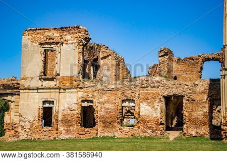 The Ruins Of A Medieval Castle In Ruzhany. View Of The Ruined Old Palace Complex With Columns. Brest
