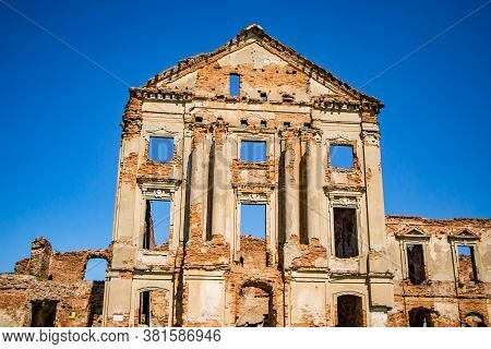 The Ruins Of An Old Abandoned Medieval Palace With Columns In Ruzhany. Brest Region, Belarus.