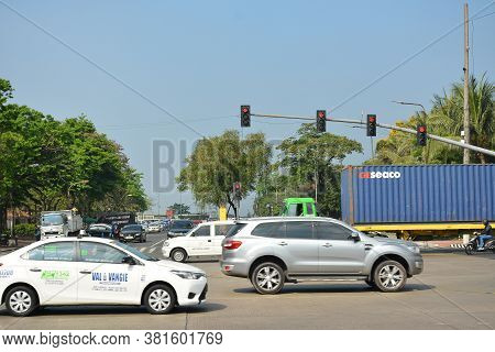 Manila, Ph - Apr 7 - Roxas Boulevard On April 7, 2019 In Manila, Philippines.