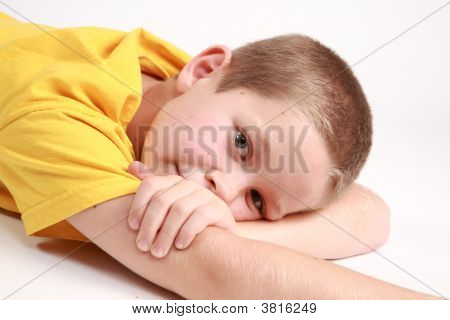 Chlapec na bílém pozadí