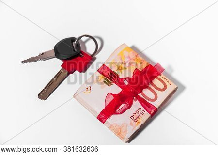 Banknotes Of 100 New Israeli Shekels Are Folded In Half And Tied With A Red Ribbon And The Keys Are 