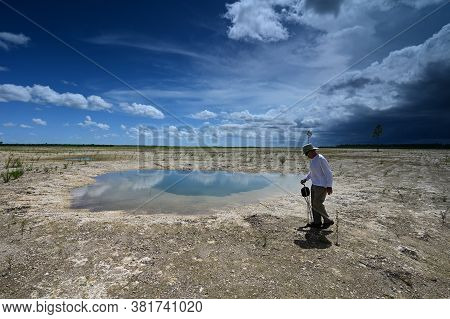 Active Senior Explores And Photographs Landscape Of Hole-in-the-donut Habitat Restoration Area Of Ev