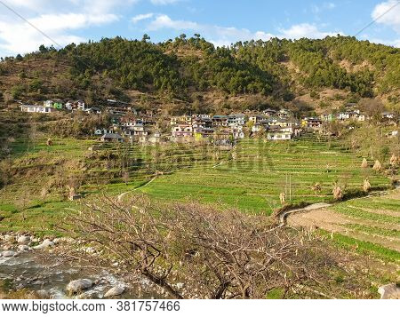 Dari Village, Mandi, Himachal Pradesh - Lovely View Of A Village In The Lush Green Mountains In Hill