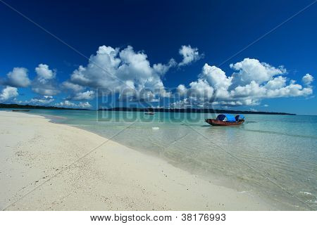 Blauwe lucht en de wolken In Havelock Island. Andaman Islands, India