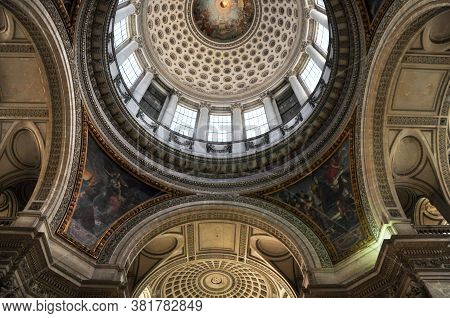 Pantheon, Paris, France - July 17, 2010: A View From Inside The Pantheon.