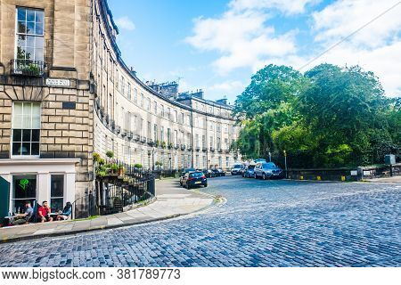 Edinburgh Scotland 6th August 2020 Beautiful Georgian House On The Curved Stret Heriot Row In Edinbu