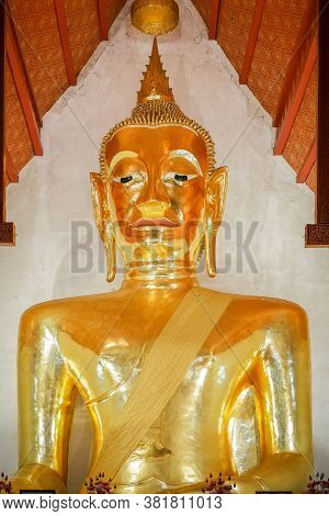 Phayao, Thailand - August 18 2020: Gold Buddha Statue At Chapel In The Pool At Wat Si Khom Kham, Pha