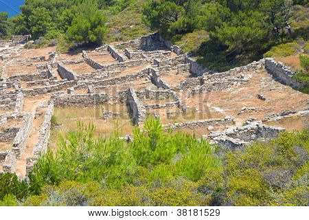 Grecia antica mura e pilastri In rovine sito archeologico Kamiros isola di Rodi Grecia