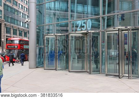 London, Uk - April 22, 2016: People Walk By 250 Bishopsgate Building In Spitalfields District Of Lon