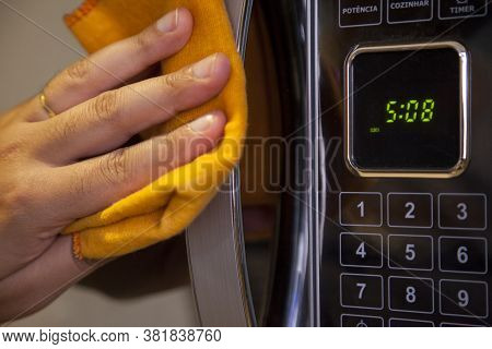 Cleaning microwaves against coronavirus during pandemic in quarantine