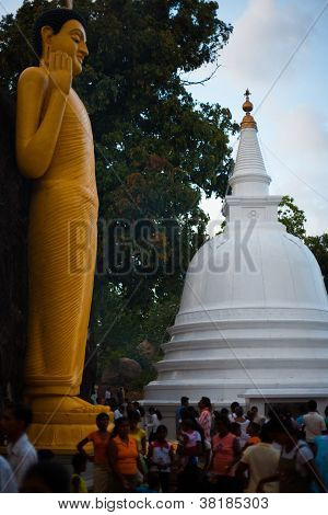 Vesak Full Moon Poya dag Sri Lanka mennesker templet