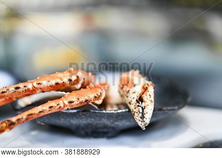 Big Fresh Tasty Boiled Crab Legs And Claw Chela In Grey Bowl In Plate On Table