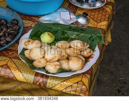 Traditional Laos Mortar Toasted Pastry Ub The Shop At Vangvieng City Laos