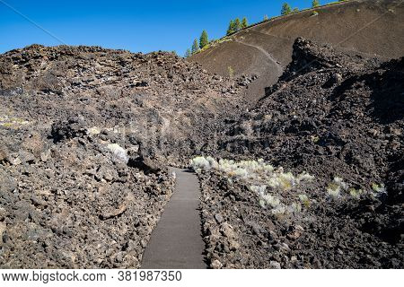 Trail Of The Molton Lands In Newberry Volcano National Monument Near Bend, Oregon