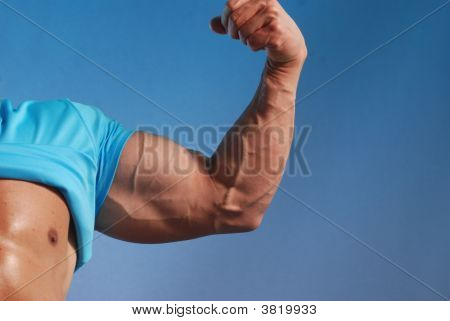 Protahuje biceps