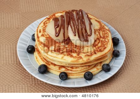 Chocolate y pera de panqueques