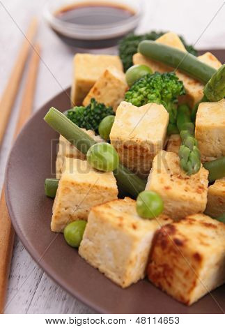 Frid tofu sebze ile
