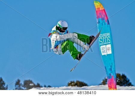 KUEHTAI, AUSTRIA - 14 stycznia Tim-Kevin Ravnjak (Słowenia) miejsca na drugie w turnieju Half-Pipe mężczyzn
