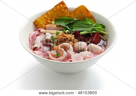 Yen ta fo, macarrão de arroz em sopa-de-rosa, cozinha tailandesa