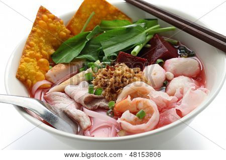 Yen ta fo, macarrão de arroz em sopa-de-rosa, cozinha tailandesa