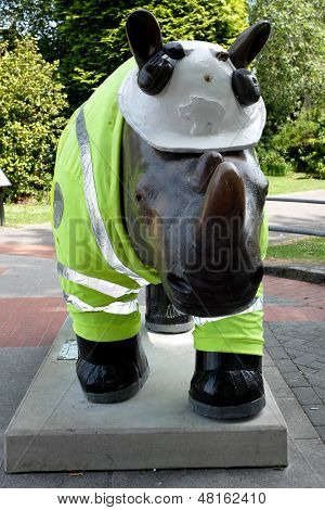 SOUTHAMPTON UK - 15 juli 2013 - lokalt indrettede Rhino skulpturer udstillet i Southampton til rais