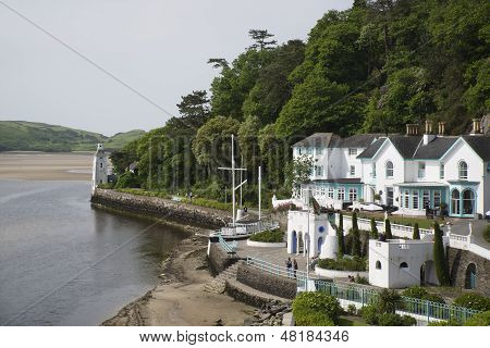 Portmeirion, Wales - 18 juni: Portmeirion dorp In Wales op 18 juni 2013 Is het enige dorp In