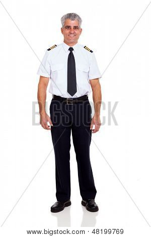 lächelnd senior Airline pilot stehend auf weißem Hintergrund