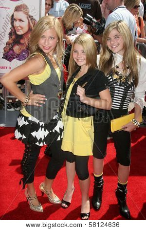 Clique Girlz at the Los Angeles premiere of 