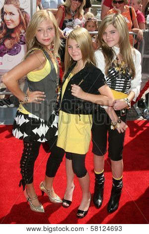 Clique Girlz at the Los Angeles premiere of 