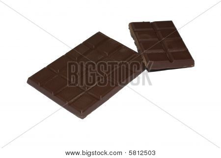 Brown mælk chokolade barer isoleret på hvid baggrund med skygge.