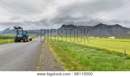 Iceland by car... trail!