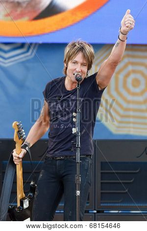 NEW YORK - JUL 11: Keith Urban performs on ABC's 