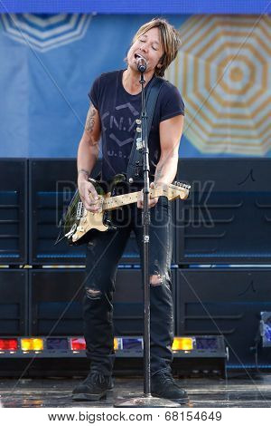NEW YORK - JUL 11: Keith Urban performs on ABC's 