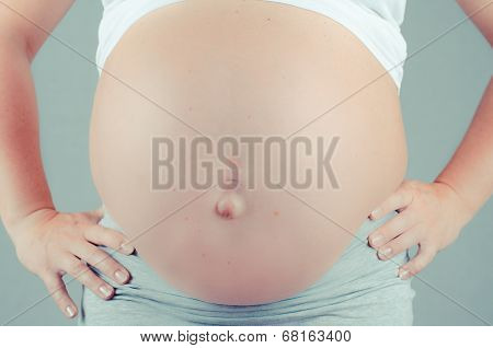 pregnant woman showing her belly