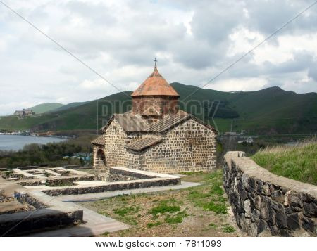 亚美尼亚的修道院 Sevanavank: Sourb Astvatsatsin (上帝的母亲） 教会
