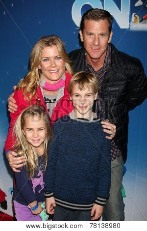 LOS ANGELES - DEC 11:  Alison Sweeney, Ben Sanov, Megan Sanov, David Sanov at the 