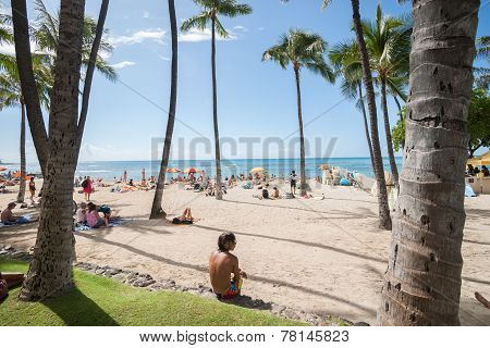 Busy Waikiki beach