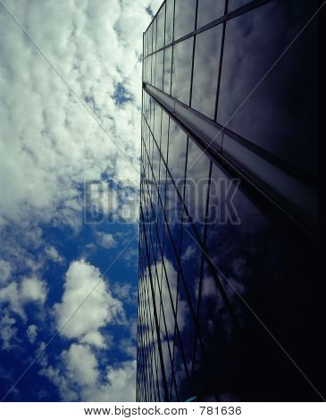 budynek biurowy i refleksji