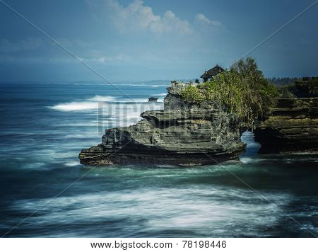 The Tanah Lot Temple, the most important indu temple of Bali, Indonesia.