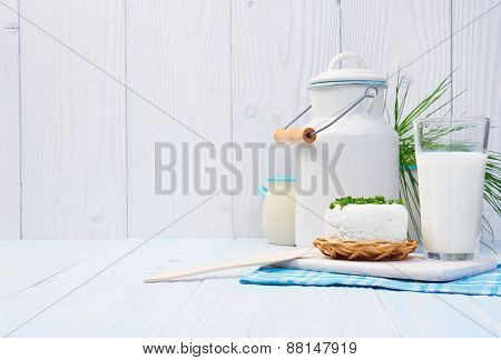 Chives, milk jug and cottage chease