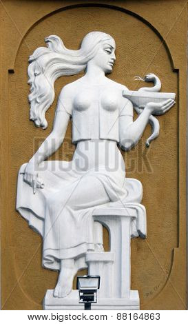 Goddess Gig. In ancient Greek mythology is the goddess who gives people health. The goddess is the daughter of the god of medicine Asclepius and his wife Epion. She was portrayed as a young woman gave the cup a serpent which is considered the symbol of me